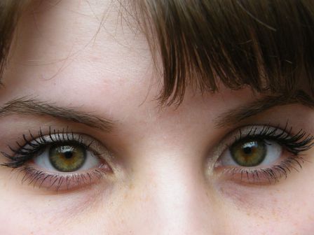 Каре-зеленые глаза