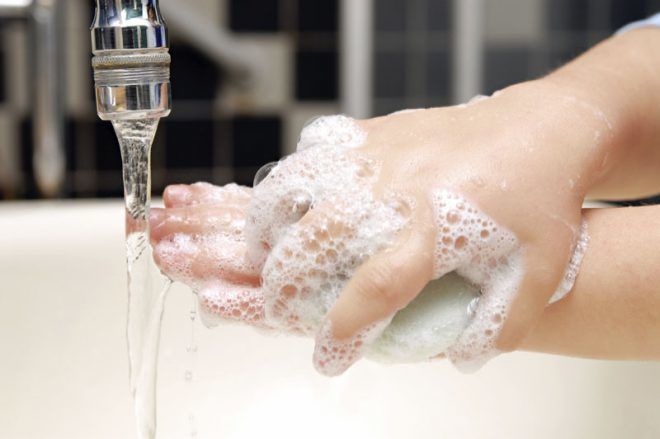 Тщательно вымыть руки