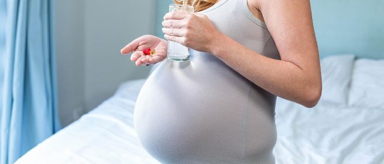 Болит голова при беременности на ранних сроках
